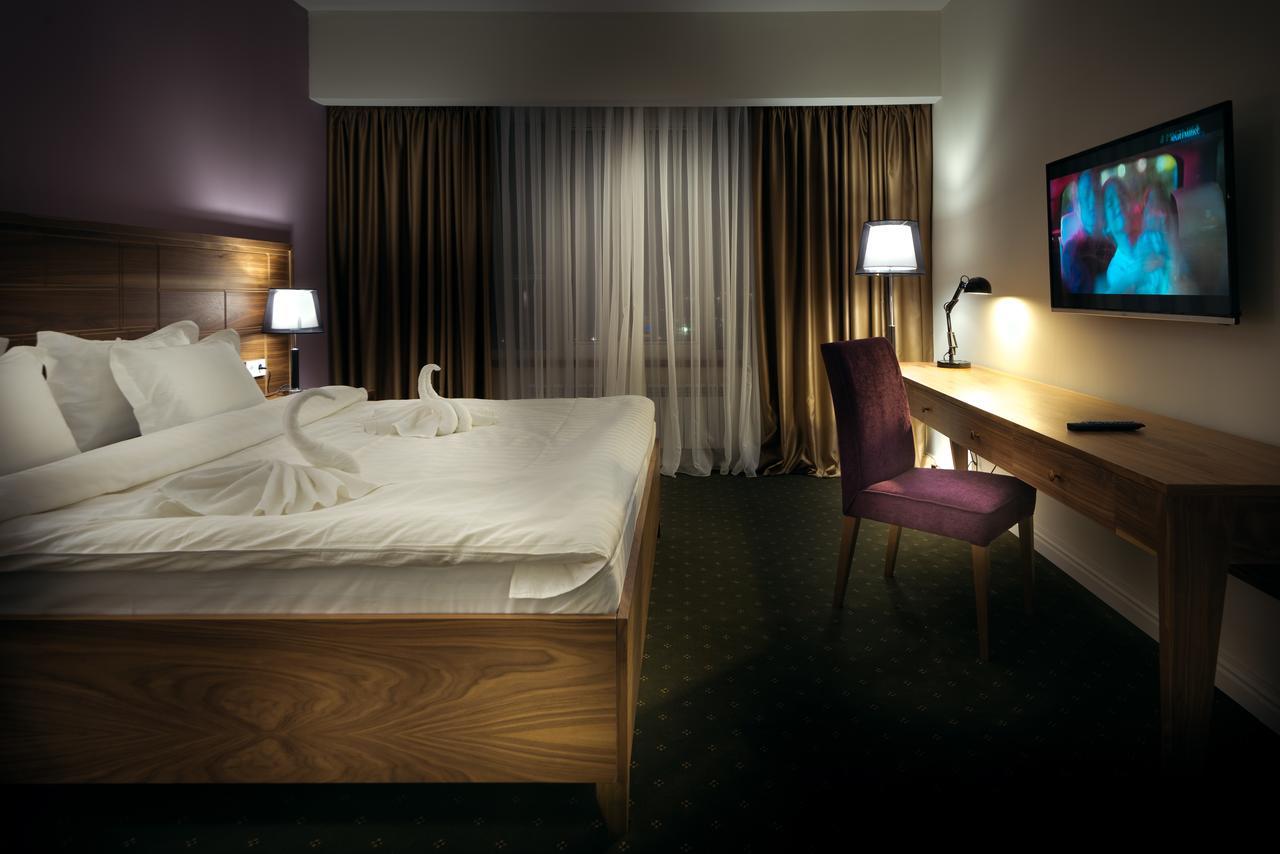 Hotel The Square à Astana Extérieur photo