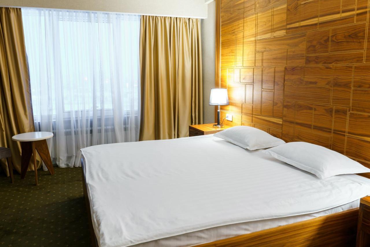 Hotel The Square à Astana Extérieur photo